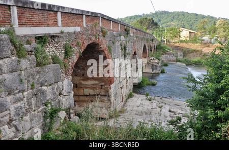 Benevento - Arcata del Ponte Leproso da Via Mulino Pacifico Stockfoto