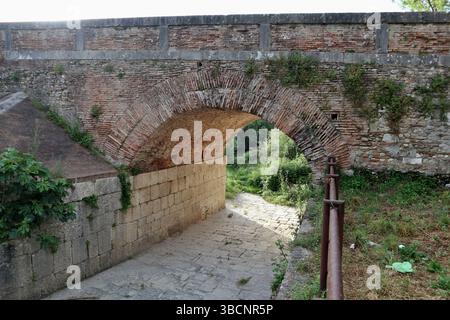 Benevento - Arcata settecentesca del Ponte Leproso Stockfoto