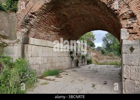 Benevento - Arco del Ponte Leproso aggiunto nel Settecento Stockfoto