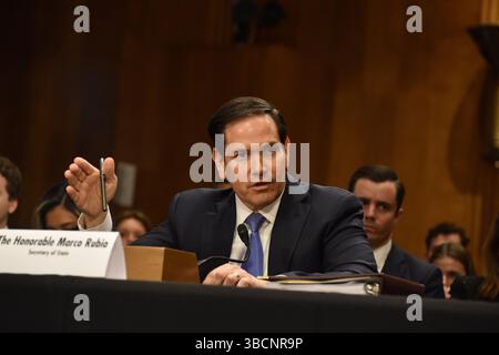 Washington, USA, 20. Mai 2025. US-Außenminister Marco Rubio sagte am 20. Mai 2025 vor dem Unterausschuss des Senats für staatliche, auswärtige Operationen und verwandte Programme im Dirksen Senate Office Building in Washington, DC, aus. Rubio gab eine Aussage über die vorgeschlagenen Haushaltsvoranschläge für das Haushaltsjahr 2026 für das Außenministerium ab. Quelle: Sha Hanting/China News Service/Alamy Live News Stockfoto