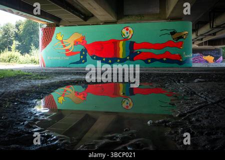 Graffiti auf einer Säule der Isarbrücke in München, Bayern, Deutschland Europa. Stockfoto