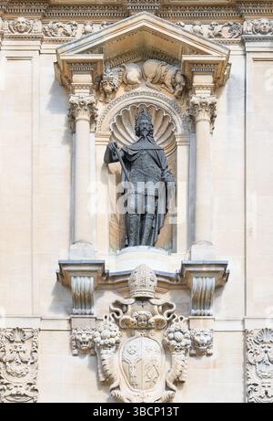 Statue von König Karl I. im Canterbury Quad am College of St John the Baptist, University of Oxford, England. Stockfoto
