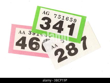 Vintage-Verlosungskarten auf weißem Hintergrund. Stockfoto