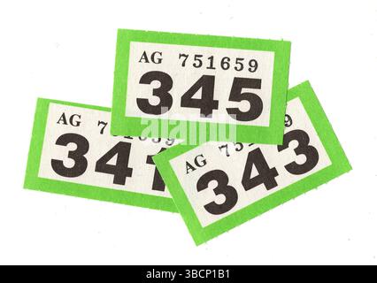 Vintage-Verlosungskarten auf weißem Hintergrund. Stockfoto