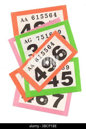 Vintage-Verlosungskarten auf weißem Hintergrund. Stockfoto