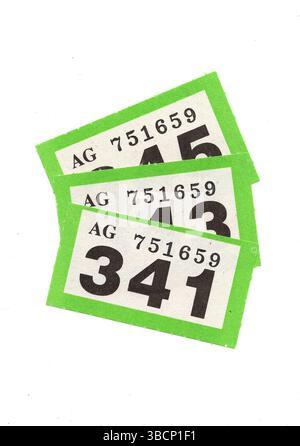 Vintage-Verlosungskarten auf weißem Hintergrund. Stockfoto