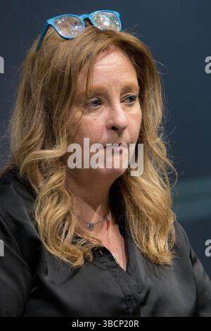 Turin, Italien. Mai 2025. Die Schriftstellerin Helena Janeczek ist Gast der Buchmesse Torino 2025 Stockfoto