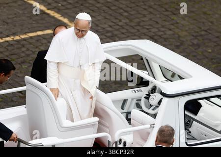 Prima udienza generale di Papa Leone XIV auf der Piazza San Pietro im Vaticano - Mercoledì 21 Maggio 2025 - Cronaca - (Foto di Cecilia Fabiano/ Credit: LaPresse/Alamy Live News Stockfoto