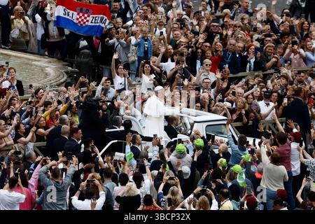 Prima udienza generale di Papa Leone XIV auf der Piazza San Pietro im Vaticano - Mercoledì 21 Maggio 2025 - Cronaca - (Foto di Cecilia Fabiano/ Credit: LaPresse/Alamy Live News Stockfoto