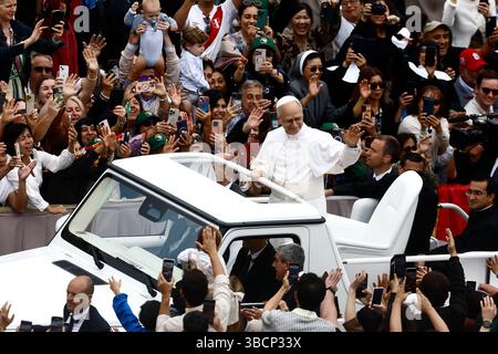 Prima udienza generale di Papa Leone XIV auf der Piazza San Pietro im Vaticano - Mercoledì 21 Maggio 2025 - Cronaca - (Foto di Cecilia Fabiano/ Credit: LaPresse/Alamy Live News Stockfoto