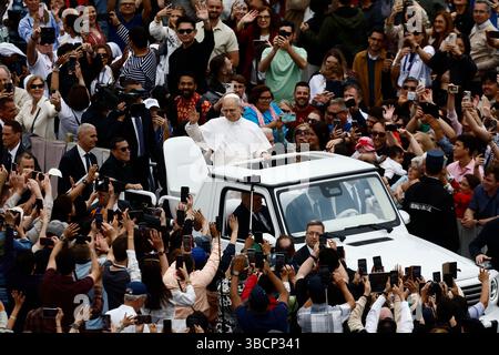 Prima udienza generale di Papa Leone XIV auf der Piazza San Pietro im Vaticano - Mercoledì 21 Maggio 2025 - Cronaca - (Foto di Cecilia Fabiano/ Credit: LaPresse/Alamy Live News Stockfoto