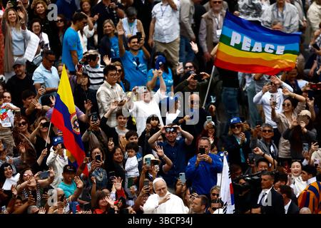 Prima udienza generale di Papa Leone XIV auf der Piazza San Pietro im Vaticano - Mercoledì 21 Maggio 2025 - Cronaca - (Foto di Cecilia Fabiano/ Credit: LaPresse/Alamy Live News Stockfoto
