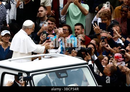 Prima udienza generale di Papa Leone XIV auf der Piazza San Pietro im Vaticano - Mercoledì 21 Maggio 2025 - Cronaca - (Foto di Cecilia Fabiano/ Credit: LaPresse/Alamy Live News Stockfoto