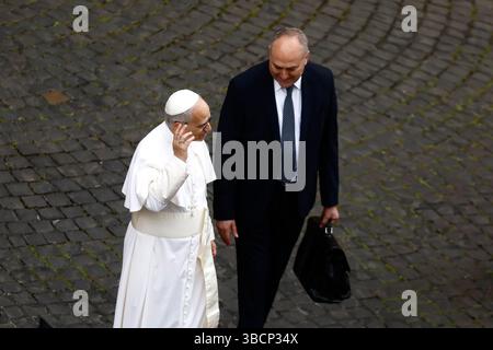Prima udienza generale di Papa Leone XIV auf der Piazza San Pietro im Vaticano - Mercoledì 21 Maggio 2025 - Cronaca - (Foto di Cecilia Fabiano/ Credit: LaPresse/Alamy Live News Stockfoto