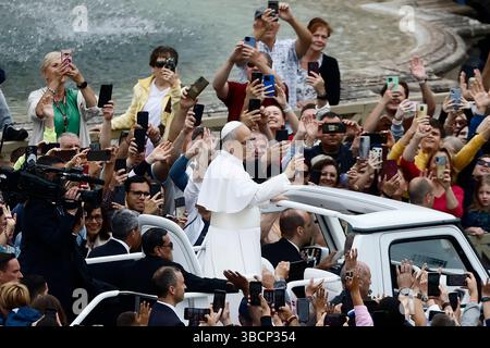 Prima udienza generale di Papa Leone XIV auf der Piazza San Pietro im Vaticano - Mercoledì 21 Maggio 2025 - Cronaca - (Foto di Cecilia Fabiano/ Credit: LaPresse/Alamy Live News Stockfoto