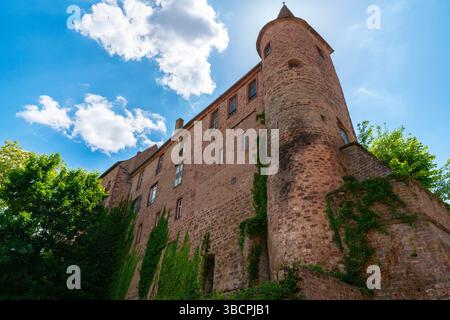 Das alte Schloss des Bischofs, genannt 'Oberhof' (15.-XVI-XVIIe), befindet sich in der Gemeinde Saverne im Departement Unterrhein, Elsass, Frankreich. Stockfoto