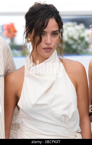 Cannes, Frankreich. Mai 2025. Adria Arjona nimmt am Fotobesuch „Splitsville“ beim 78. Jährlichen Filmfestival in Cannes im Palais des Festivals Teil. (Foto: Daniele Cifala/SOPA Images/SIPA USA) Credit: SIPA USA/Alamy Live News Stockfoto