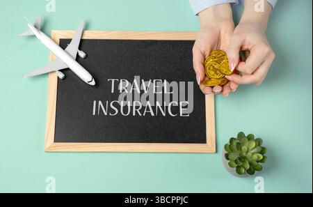 Reiseversicherungskonzept. Art der Versicherung, die Sie vor unerwarteten Ereignissen oder Notfällen schützt, die während der Reise passieren können, wie z. B. Sanitäter Stockfoto