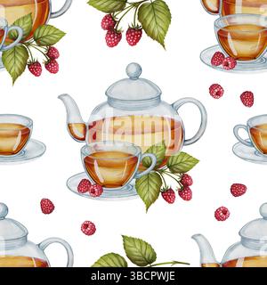 Nahtloses Muster mit Wasserfarben-Teekanne, Teetassen, Himbeerblättern und Beeren auf weißem Hintergrund. Geeignet für Verpackungen, Menüs, Textilien und Designs für Tee und Naturprodukte. Stockfoto