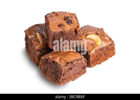 Haufen köstlicher hausgemachter Schokoladen-Brownies isoliert auf weißem Hintergrund mit Schneidepfad. Stockfoto