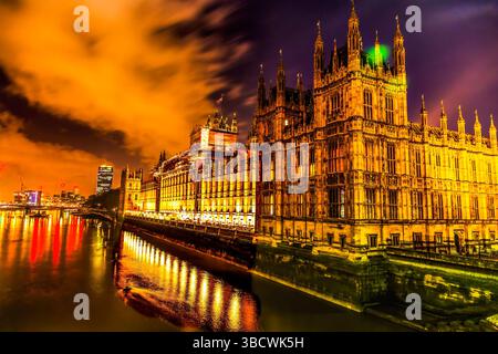 Houses of Parliament, Themse, Westminster Bridge, Westminster, London, England. Erbaut in den 1800er Jahren, House of Commons und House of Lords. Stockfoto
