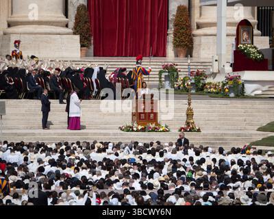 Vorbereitung der Eröffnungsmesse des Pontifikats von Papst Leo XIV Stockfoto