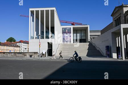 Berlin, Deutschland. Mai 2025. Die James-Simon-Galerie in Mitte. Die James-Simon-Galerie ist das Besucherzentrum der Berliner Museumsinsel und gehört zum UNESCO-Weltkulturerbe. Quelle: Jens Kalaene/dpa/Alamy Live News Stockfoto