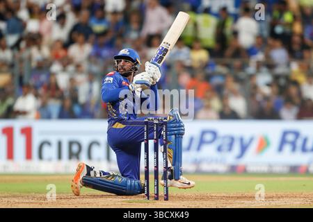 Mumbai, Indien. Mai 2025. MUMBAI, INDIEN – 21. MAI: N. Tilak Varma von Mumbai Indians spielt beim IPL-Spiel 2025 zwischen Mumbai Indians und Delhi Capitals im Wankhede Stadium am 21. Mai 2025 in Mumbai, Indien. (Foto: Surjeet Yadav/MB Media) Credit: MB Media Solutions/Alamy Live News Stockfoto