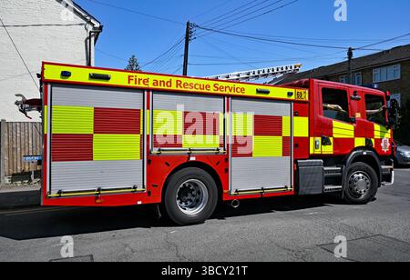 19. Mai 2025. Feuerwehrauto an der Irvon Hill Road, Wickford, rechts abbiegen auf die London Road. Stockfoto