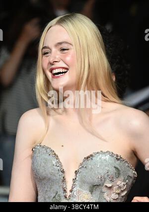 Cannes, Frankreich. Mai 2025. Die US-amerikanische Schauspielerin Elle Fanning nimmt am Mittwoch, den 21. Mai 2025, an der Premiere von sentimental Value beim 78. Filmfestival in Cannes Teil. Foto: Rune Hellestad/ Credit: UPI/Alamy Live News Stockfoto