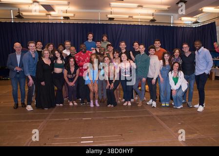 Jared Goldsmith, Haven Burton, Graham Rowat, Aubrey Matalon, Kyle Parker Taylor, Hillary Fisher, Mark Doyle, Christopher Gurr, Sean Patrick Doyle, Nick Cortazzo, Joann M. Hunter, David Baida, Caleb Bermejo, Kelsey Myron Cauthen, Tzintli Cerda, Jonathan Duvelson, Caroline Kane, Alexandra Matteo, Michael Milkanin, Mia Nelson, Justin O'Brien, Charlie Ray, Kaitlyn Louise Smith, Lily Rose, Taylor Rosenberger, Richard Westfahl, Peli Naomi Woods Inside für Disney's THE LITTLE MERMAID Press Junket, New 42nd Street Studios, New York, NY, 21. Mai 2025. Foto: Simon Lindenblatt/Everett Collection Stockfoto
