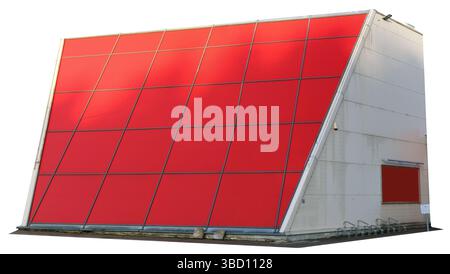 Die Wand des großen Ladens ist mit roten Plastikquadraten verziert. Isoliert auf weiß Stockfoto