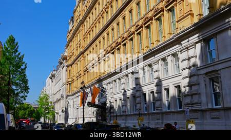 Das Corinthia Hotel in Whitehall London mit Blick auf den Whitehall Place Stockfoto