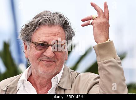 Peking, Frankreich. Mai 2025. Der französische Schauspieler Daniel Auteuil posiert während eines Fotoaufrufs für den Film „Vie privee“ bei der 78. Ausgabe der Filmfestspiele in Cannes, Südfrankreich, am 21. Mai 2025. Quelle: Gao Jing/Xinhua/Alamy Live News Stockfoto