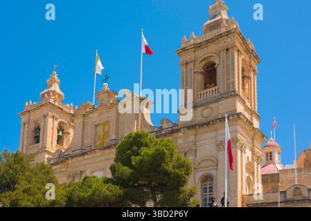 Vittoriosa Kirche, Blick auf die St. Lawrence Collegiate Church am Ufer in Vittoriosa (Birgu), Malta Stockfoto