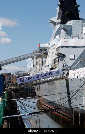 Ein Blick auf die HMS Glasgow, eine hochmoderne Anti-U-Boot-Fregatte vom Typ 26, während eines Besuchs des Prinzen und der Prinzessin von Wales (nicht gesehen), bekannt als Duke and Duchess of Rothesay in Schottland, für die Namenszeremonie in der BAE Systems Werft in Scotstoun, Glasgow. Bilddatum: Donnerstag, 22. Mai 2025. Stockfoto