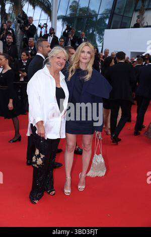 Cannes, Frankreich. Mai 2025. Charlotte de Turckheim und Julia Piaton besuchen den roten Teppich „La Venue de L'avenir“ (Farben der Zeit) beim 78. Jährlichen Filmfestival in Cannes im Palais des Festivals am 22. Mai 2025. Foto: Jerome Domine/ABACAPRESS.COM Credit: Abaca Press/Alamy Live News Stockfoto