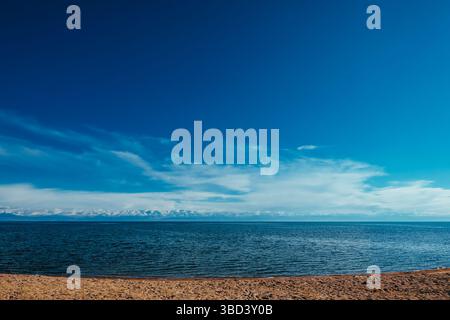 Panoramablick auf den Issyk Kul See, Kirgisistan, Asien Stockfoto