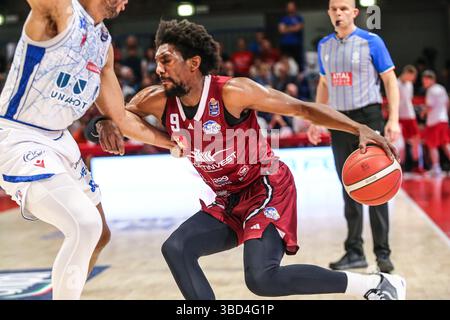 Reggio Emilia, Italien. Mai 2025. Langston Galloway (Trapani Shark) während der Playoff - UNAHOTELS Reggio Emilia vs Trapani Shark, italienische Basketball Serie A Spiel in Reggio Emilia, Italien, 22. Mai 2025 Credit: Independent Photo Agency/Alamy Live News Stockfoto