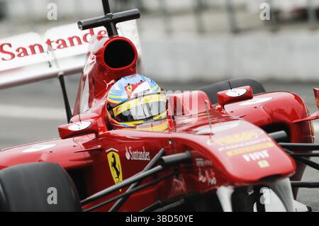 Fernando Alonso, ESP, fuhr einen Scuderia Ferrari F150th Bolide-Rennwagen während der Formel-1-Testfahrt auf dem Circuit de Catalunya in der Nähe von Barcelona, Spai Stockfoto