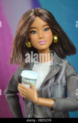 Barbie Signature 2025 BARBIE BASICS Puppe MODEL 1 wurde zum 15