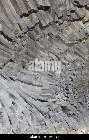 Basaltsäulen, vulkanische magmatische Felsformationen in Studlagil, StuÃ°lagil Canyon, Joekuldalur, Glacier Valley, Austurland, Island Stockfoto