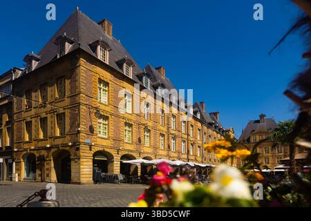 Place Ducale, historischer Platz im Zentrum der französischen Stadt Charleville-Mezieres Stockfoto