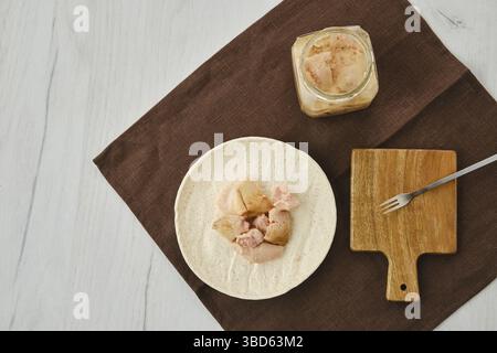 Draufsicht auf die Kabeljauleber in der Dose Die Tabelle Stockfoto