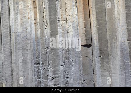 Basaltsäulen, vulkanische magmatische Felsformationen in Studlagil, StuÃ°lagil Canyon, Joekuldalur, Glacier Valley, Austurland, Island Stockfoto