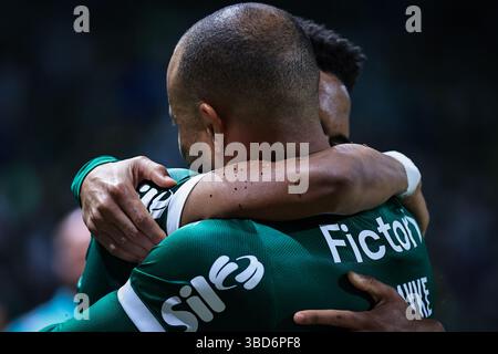 Sao Paulo, Brasilien. Mai 2025. SP - SAO PAULO - 05/22/2025 - BRASILIEN CUP 2025, PALMEIRAS x CEARA - Estevao, ein Palmeiras-Spieler, feiert sein Tor mit Mayke, einem Spieler seines Teams, während des Spiels gegen Ceara im Stadion der Arena Allianz Parque für die Brasilien-Cup-Meisterschaft 2025. Foto: Fabio Giannelli/AGIF Credit: AGIF/Alamy Live News Stockfoto