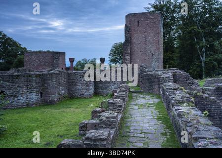 Ruine des St. Michael Klosters auf dem Heiligenberg in der Abenddämmerung, Heidelberg, Baden-Wuerttemberg Stockfoto