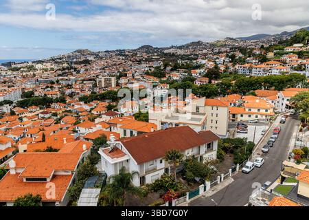 Funchal, Portugal - 12. Juni 2024: Aus der Vogelperspektive von Funchal, Hauptstadt der Insel Madeira Stockfoto