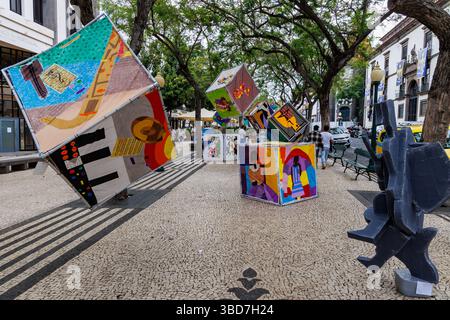 Funchal, Portugal - 9. Juni 2024: Kunstinstallation in der Altstadt von Funchal, Hauptstadt der Insel Madeira, Portugal Stockfoto
