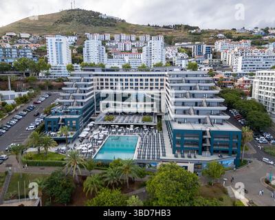 Funchal, Portugal - 9. Juni 2024: Enotel Lido Hotel im Lido-Viertel der Stadt Funchal, Hauptstadt der Insel Madeira Stockfoto